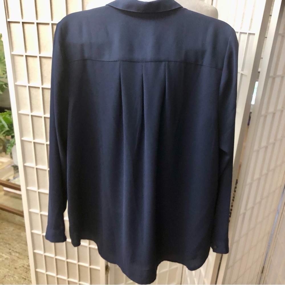 J JILL blue blouse in new condition. Perfect for work or going out. Size M NWOT - Picture 3 of 10